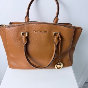 Michael Kors Maxine Women’s Purse Pebbled Leather Tote Bag Tan Brown Satchel New